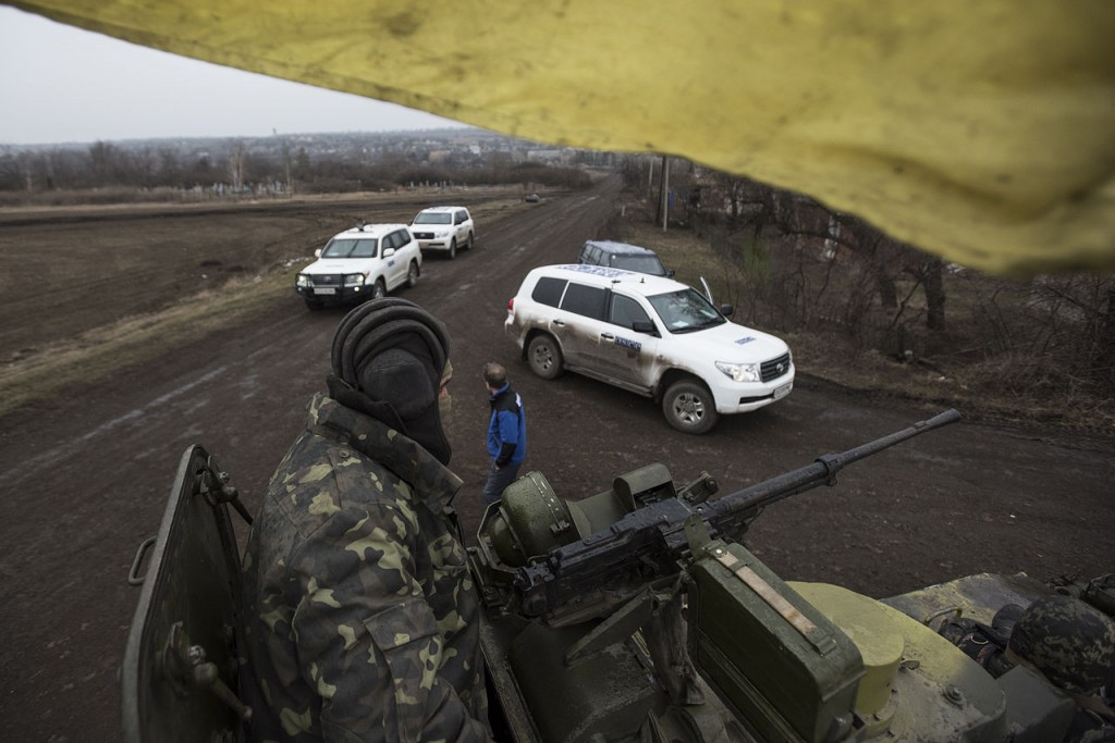 OSCE_SMM_monitoring_the_movement_of_heavy_weaponry_in_eastern_Ukraine_(16524364807)