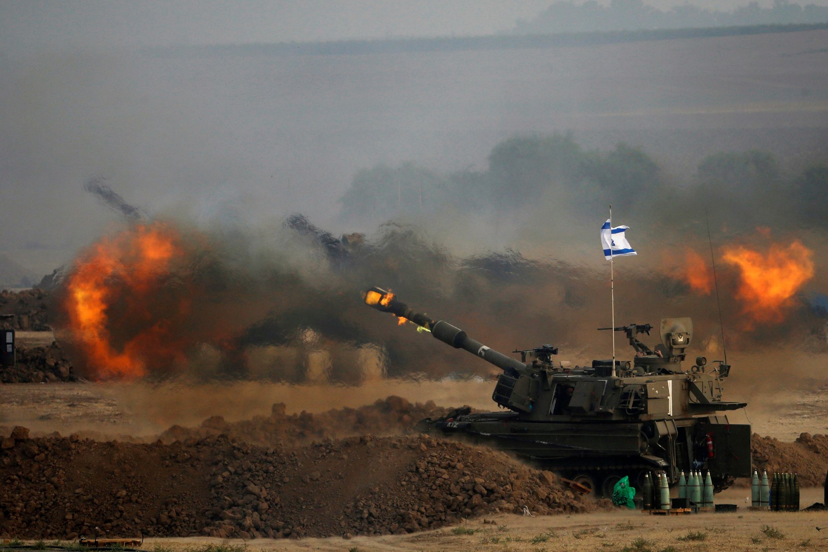An Israeli mobile artillery unit fires towards the Gaza Strip August 1, 2014. Israel declared a Gaza ceasefire over on Friday and killed more than 50 Palestinians in renewed shelling, saying militants had breached the truce shortly after it began and apparently captured an Israeli soldier. The 72-hour break announced by U.S. Secretary of State John Kerry and U.N. Secretary-General Ban Ki-moon was the most ambitious attempt so far to end more than three weeks of fighting, and followed mounting international alarm over a rising Palestinian civilian death toll. REUTERS/ Baz Ratner (ISRAEL - Tags: CIVIL UNREST MILITARY POLITICS CONFLICT) - RTR40X5S